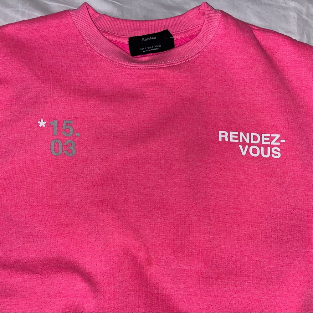 Pink Bershka Sweatshirt with White and Gray Print oversized
